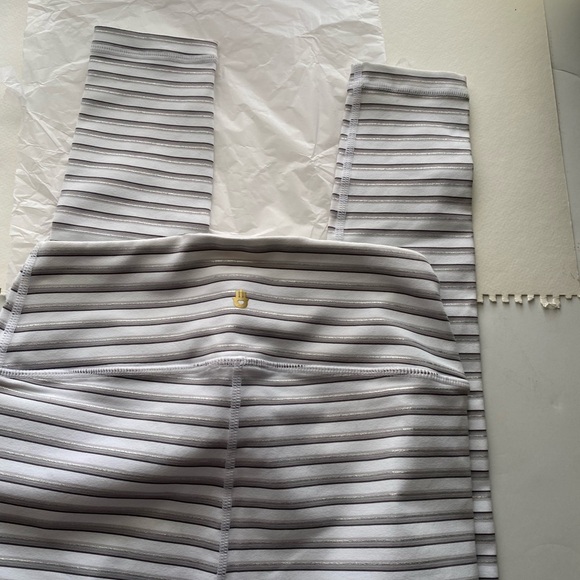 HOT! Spiritual Gangster stripped leggings and cropped tank top. - Picture 8 of 9